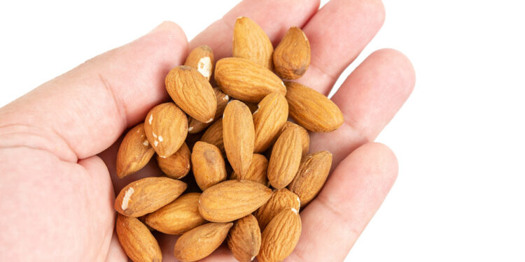 5 Unknown advantages of consuming almonds